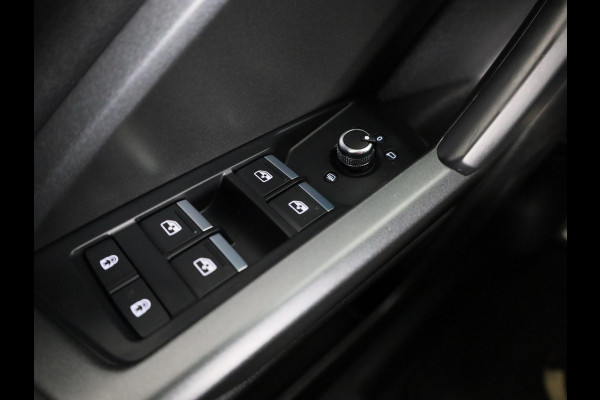 Audi Q3 Sportback 35 TFSI S Edition 150 pk S-tronic | Navigatie | Schuifdak | Parkeersensoren | Lichtmetalen velgen 20" | B&O Soundsystem | Lederen bekleding | S-Line |
