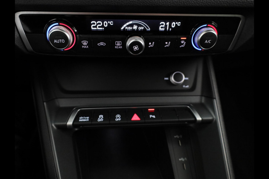 Audi Q3 Sportback 35 TFSI S Edition 150 pk S-tronic | Navigatie | Schuifdak | Parkeersensoren | Lichtmetalen velgen 20" | B&O Soundsystem | Lederen bekleding | S-Line |