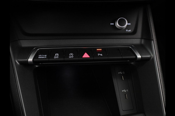 Audi Q3 Sportback 35 TFSI S Edition 150 pk S-tronic | Navigatie | Schuifdak | Parkeersensoren | Lichtmetalen velgen 20" | B&O Soundsystem | Lederen bekleding | S-Line |