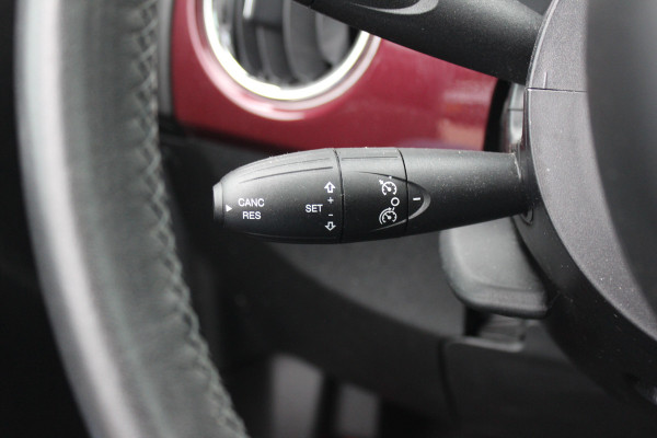 Fiat 500 1.2 Lounge / Panoramadak / Navigatie / Parkeerhulp achter / 15'' / Cruise Control / Xenon / Climate Control