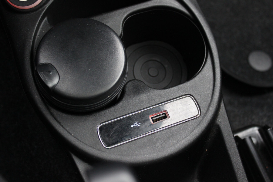 Fiat 500 1.2 Lounge / Panoramadak / Navigatie / Parkeerhulp achter / 15'' / Cruise Control / Xenon / Climate Control