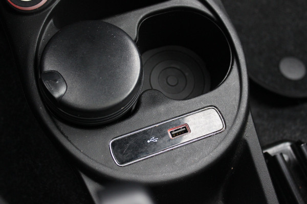 Fiat 500 1.2 Lounge / Panoramadak / Navigatie / Parkeerhulp achter / 15'' / Cruise Control / Xenon / Climate Control