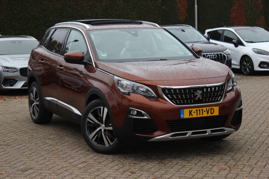 Peugeot 3008 1.2 PureTech Allure / Trekhaak / Panoramadak / Camera / Navigatie / 18'' / Half leder / CarPlay / Stoelverwarmign / Cruise Control