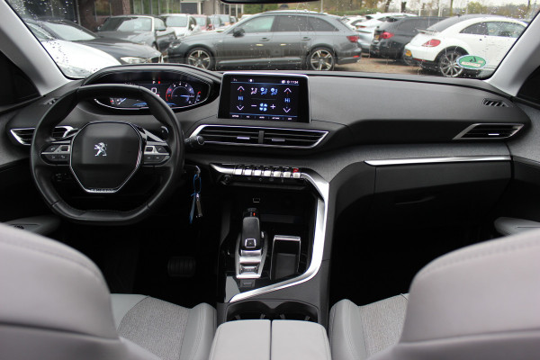 Peugeot 3008 1.2 PureTech Allure / Trekhaak / Panoramadak / Camera / Navigatie / 18'' / Half leder / CarPlay / Stoelverwarmign / Cruise Control
