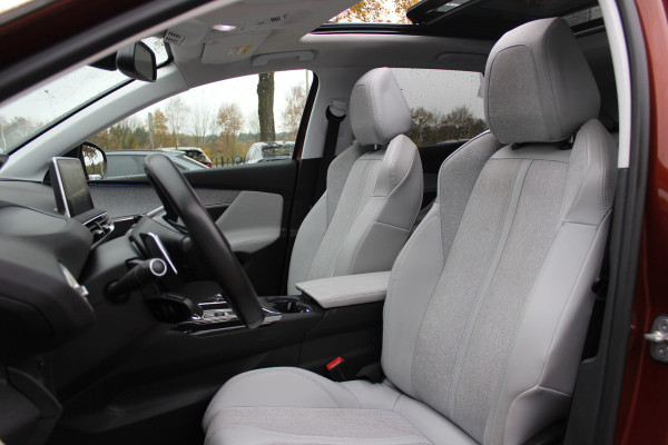 Peugeot 3008 1.2 PureTech Allure / Trekhaak / Panoramadak / Camera / Navigatie / 18'' / Half leder / CarPlay / Stoelverwarmign / Cruise Control