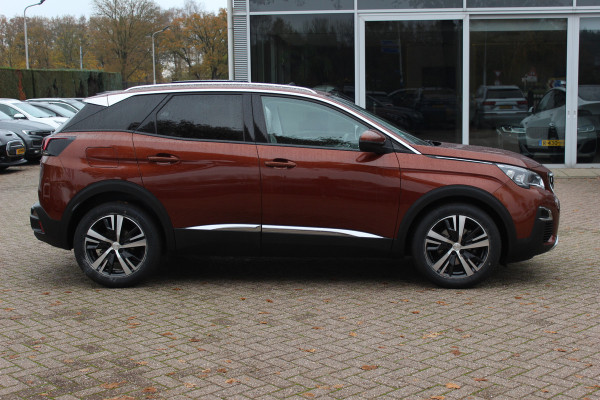 Peugeot 3008 1.2 PureTech Allure / Trekhaak / Panoramadak / Camera / Navigatie / 18'' / Half leder / CarPlay / Stoelverwarmign / Cruise Control