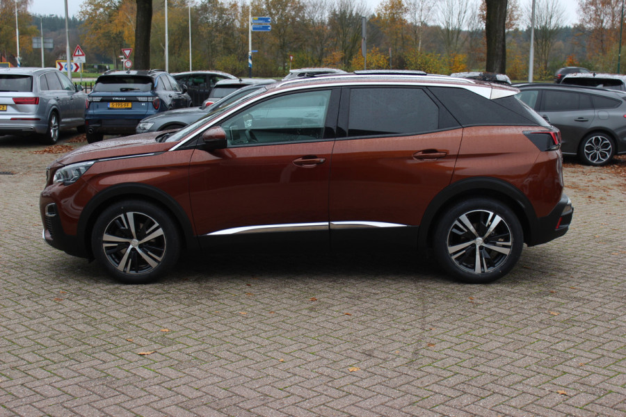 Peugeot 3008 1.2 PureTech Allure / Trekhaak / Panoramadak / Camera / Navigatie / 18'' / Half leder / CarPlay / Stoelverwarmign / Cruise Control