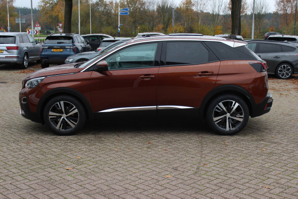 Peugeot 3008 1.2 PureTech Allure / Trekhaak / Panoramadak / Camera / Navigatie / 18'' / Half leder / CarPlay / Stoelverwarmign / Cruise Control
