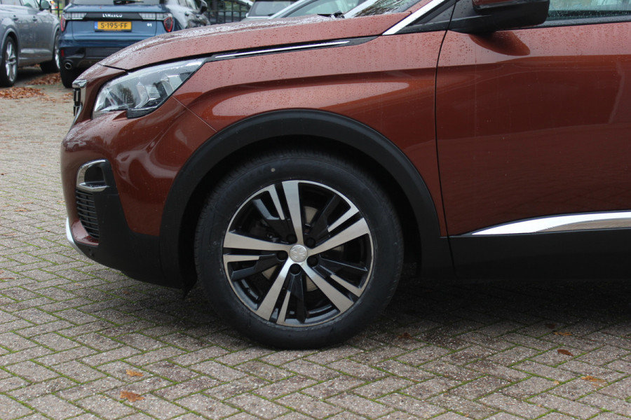 Peugeot 3008 1.2 PureTech Allure / Trekhaak / Panoramadak / Camera / Navigatie / 18'' / Half leder / CarPlay / Stoelverwarmign / Cruise Control