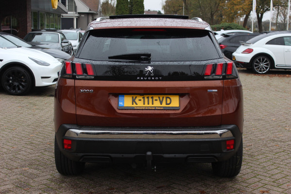 Peugeot 3008 1.2 PureTech Allure / Trekhaak / Panoramadak / Camera / Navigatie / 18'' / Half leder / CarPlay / Stoelverwarmign / Cruise Control