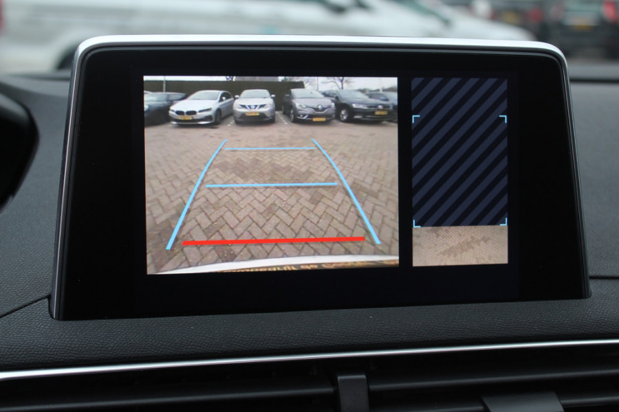 Peugeot 3008 1.2 PureTech Allure / Trekhaak / Panoramadak / Camera / Navigatie / 18'' / Half leder / CarPlay / Stoelverwarmign / Cruise Control