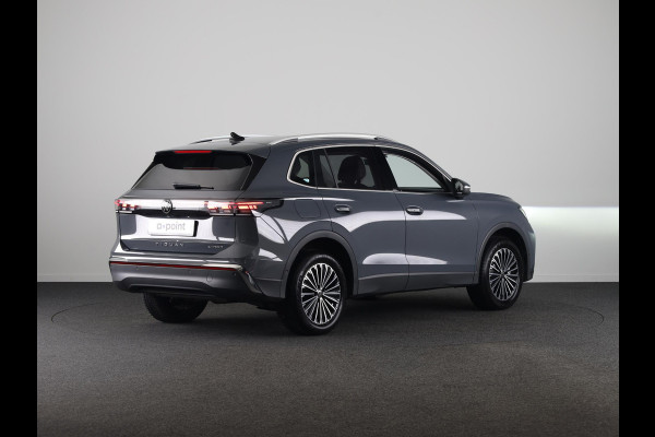 Volkswagen Tiguan 1.5 eHybrid Elegance 204 pk Automaat (DSG) | Verlengde garantie | Navigatie | Trekhaak (wegklapbaar) | Parkeersensoren (Park assist) | Rondomzicht camera | Stoelverwarming |