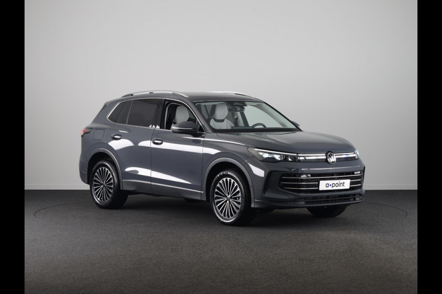 Volkswagen Tiguan 1.5 eHybrid Elegance 204 pk Automaat (DSG) | Verlengde garantie | Navigatie | Trekhaak (wegklapbaar) | Parkeersensoren (Park assist) | Rondomzicht camera | Stoelverwarming |