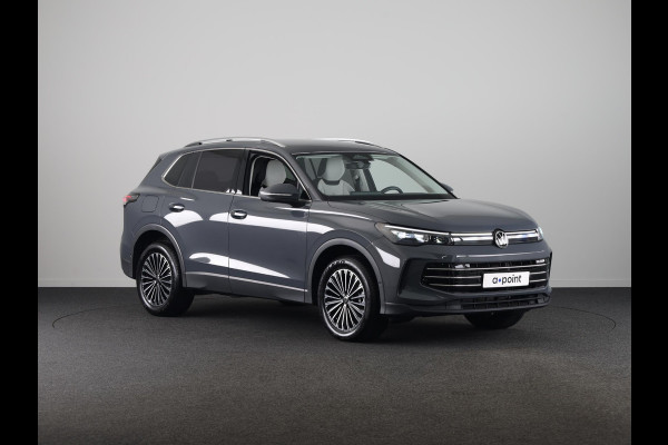 Volkswagen Tiguan 1.5 eHybrid Elegance 204 pk Automaat (DSG) | Verlengde garantie | Navigatie | Trekhaak (wegklapbaar) | Parkeersensoren (Park assist) | Rondomzicht camera | Stoelverwarming |