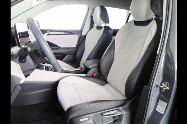 Volkswagen Tiguan 1.5 eHybrid Elegance 204 pk Automaat (DSG) | Verlengde garantie | Navigatie | Trekhaak (wegklapbaar) | Parkeersensoren (Park assist) | Rondomzicht camera | Stoelverwarming |