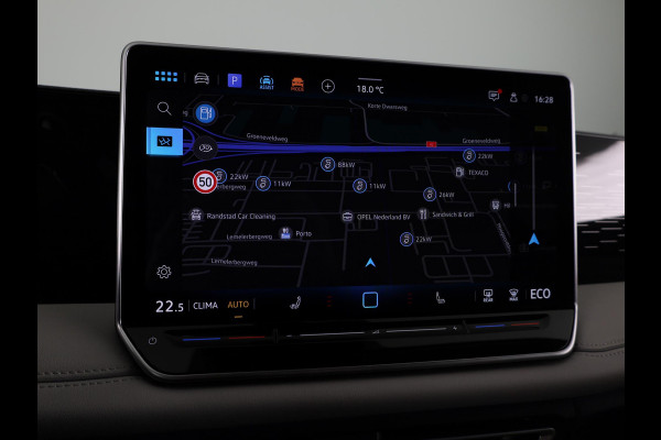 Volkswagen Tiguan 1.5 eHybrid Elegance 204 pk Automaat (DSG) | Verlengde garantie | Navigatie | Trekhaak (wegklapbaar) | Parkeersensoren (Park assist) | Rondomzicht camera | Stoelverwarming |