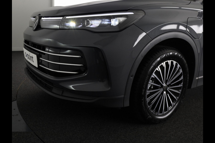 Volkswagen Tiguan 1.5 eHybrid Elegance 204 pk Automaat (DSG) | Verlengde garantie | Navigatie | Trekhaak (wegklapbaar) | Parkeersensoren (Park assist) | Rondomzicht camera | Stoelverwarming |