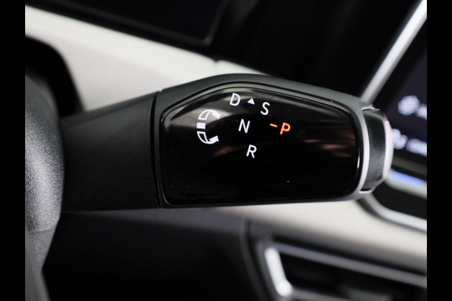 Volkswagen Tiguan 1.5 eHybrid Elegance 204 pk Automaat (DSG) | Verlengde garantie | Navigatie | Trekhaak (wegklapbaar) | Parkeersensoren (Park assist) | Rondomzicht camera | Stoelverwarming |