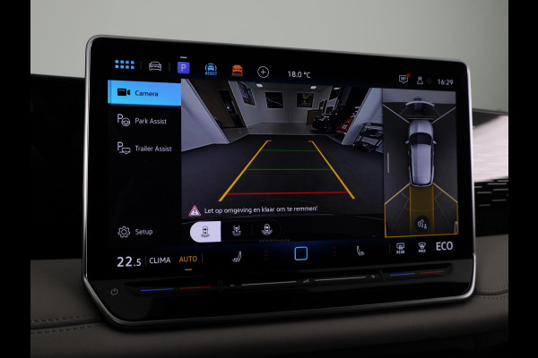 Volkswagen Tiguan 1.5 eHybrid Elegance 204 pk Automaat (DSG) | Verlengde garantie | Navigatie | Trekhaak (wegklapbaar) | Parkeersensoren (Park assist) | Rondomzicht camera | Stoelverwarming |