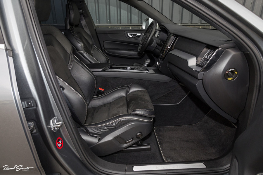 Volvo XC60 2.0 T5 R-Design | Cruise control | Zwenkbare trekhaak | Apple carplay |