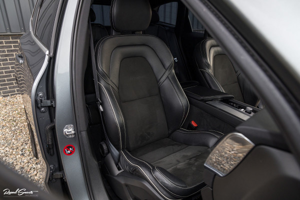 Volvo XC60 2.0 T5 R-Design | Cruise control | Zwenkbare trekhaak | Apple carplay |