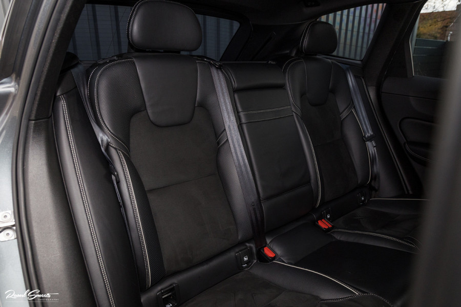 Volvo XC60 2.0 T5 R-Design | Cruise control | Zwenkbare trekhaak | Apple carplay |