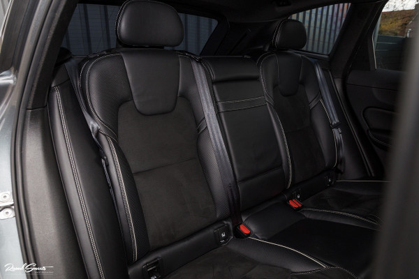 Volvo XC60 2.0 T5 R-Design | Cruise control | Zwenkbare trekhaak | Apple carplay |