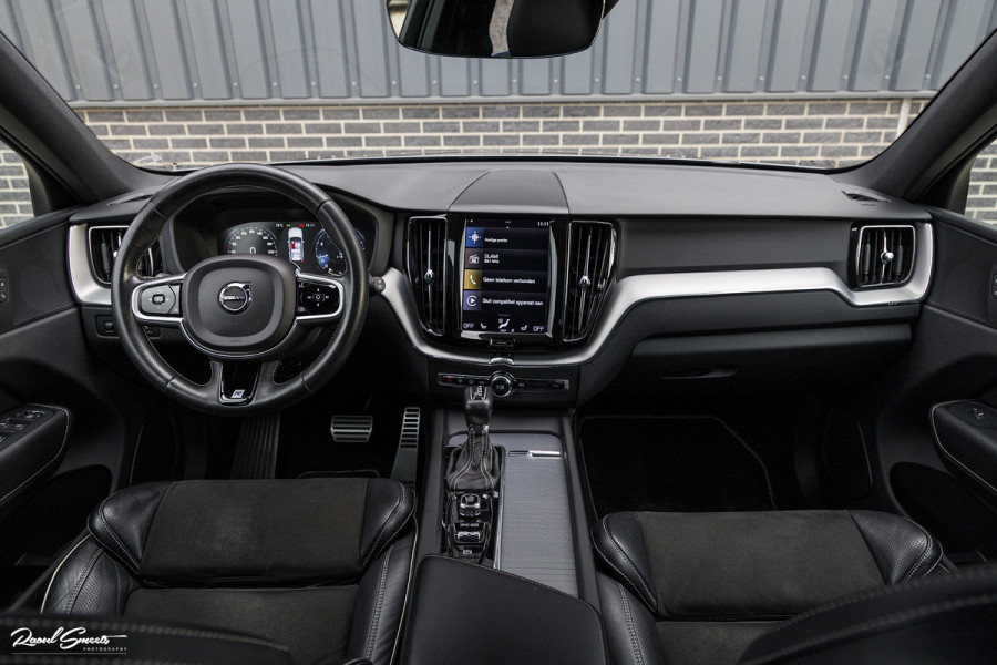 Volvo XC60 2.0 T5 R-Design | Cruise control | Zwenkbare trekhaak | Apple carplay |