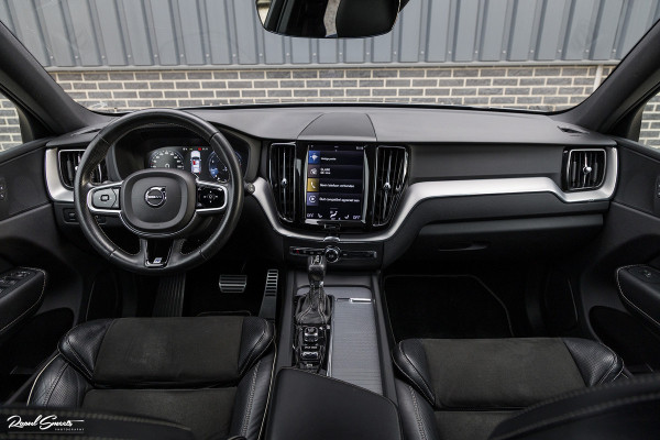 Volvo XC60 2.0 T5 R-Design | Cruise control | Zwenkbare trekhaak | Apple carplay |