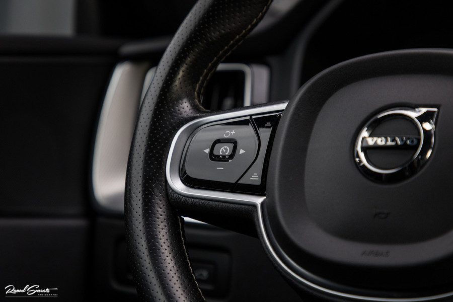 Volvo XC60 2.0 T5 R-Design | Cruise control | Zwenkbare trekhaak | Apple carplay |