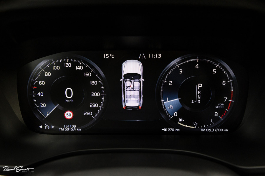 Volvo XC60 2.0 T5 R-Design | Cruise control | Zwenkbare trekhaak | Apple carplay |