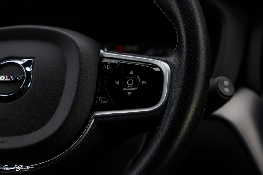 Volvo XC60 2.0 T5 R-Design | Cruise control | Zwenkbare trekhaak | Apple carplay |