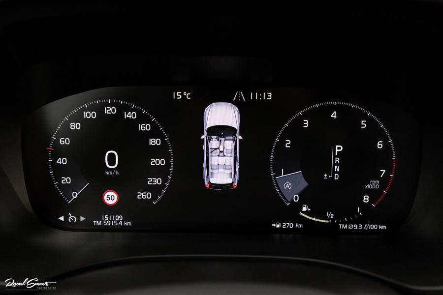 Volvo XC60 2.0 T5 R-Design | Cruise control | Zwenkbare trekhaak | Apple carplay |