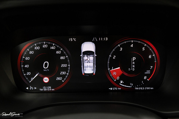 Volvo XC60 2.0 T5 R-Design | Cruise control | Zwenkbare trekhaak | Apple carplay |