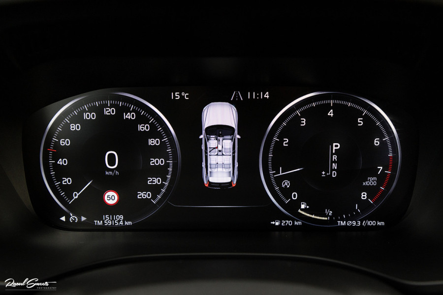 Volvo XC60 2.0 T5 R-Design | Cruise control | Zwenkbare trekhaak | Apple carplay |