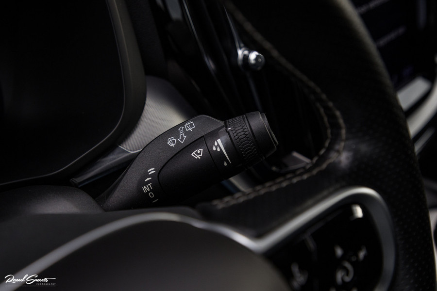 Volvo XC60 2.0 T5 R-Design | Cruise control | Zwenkbare trekhaak | Apple carplay |