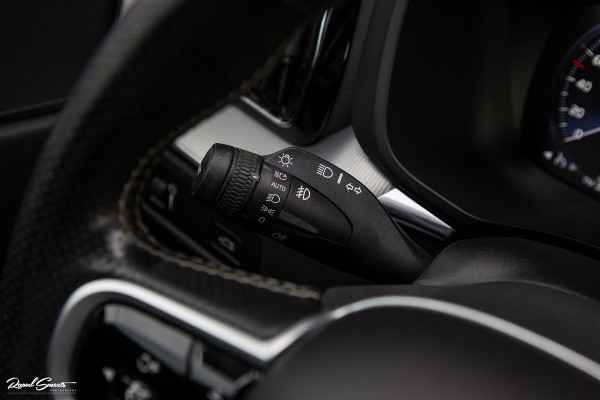 Volvo XC60 2.0 T5 R-Design | Cruise control | Zwenkbare trekhaak | Apple carplay |