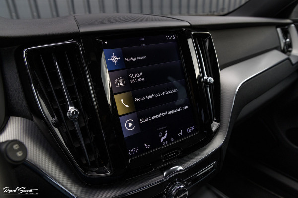 Volvo XC60 2.0 T5 R-Design | Cruise control | Zwenkbare trekhaak | Apple carplay |