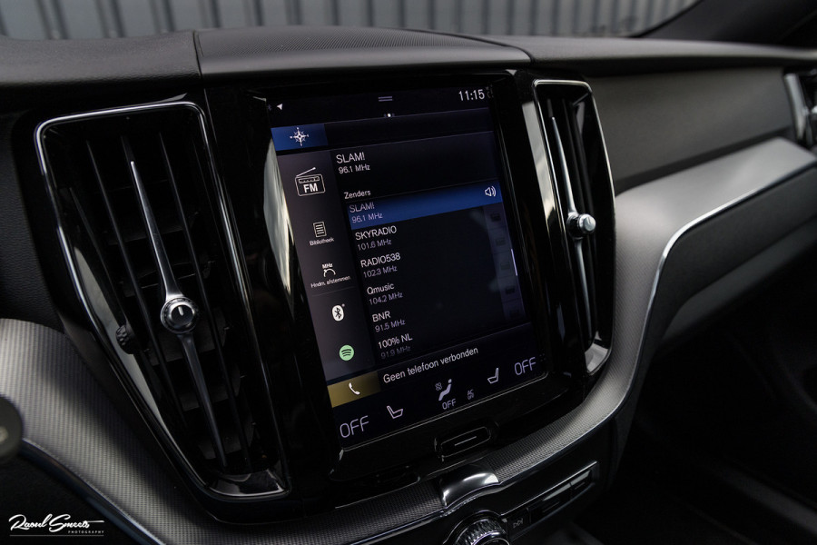Volvo XC60 2.0 T5 R-Design | Cruise control | Zwenkbare trekhaak | Apple carplay |
