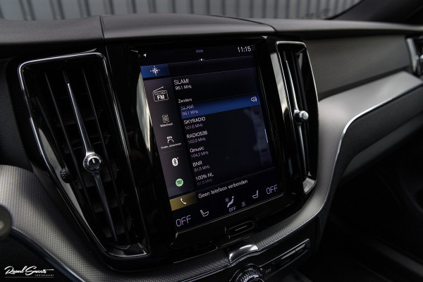 Volvo XC60 2.0 T5 R-Design | Cruise control | Zwenkbare trekhaak | Apple carplay |