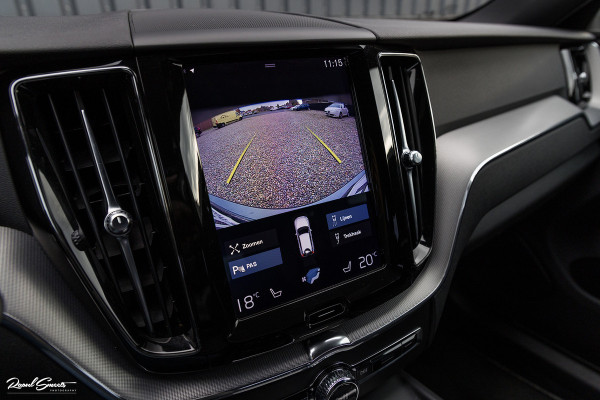 Volvo XC60 2.0 T5 R-Design | Cruise control | Zwenkbare trekhaak | Apple carplay |