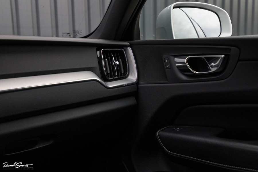 Volvo XC60 2.0 T5 R-Design | Cruise control | Zwenkbare trekhaak | Apple carplay |