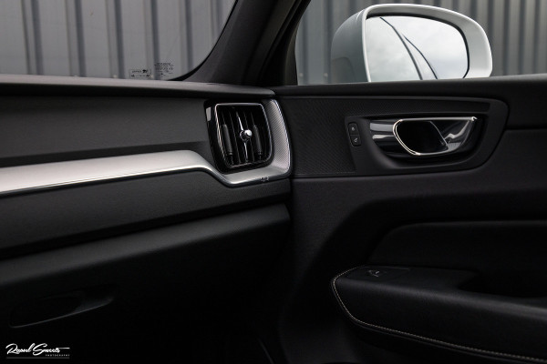 Volvo XC60 2.0 T5 R-Design | Cruise control | Zwenkbare trekhaak | Apple carplay |