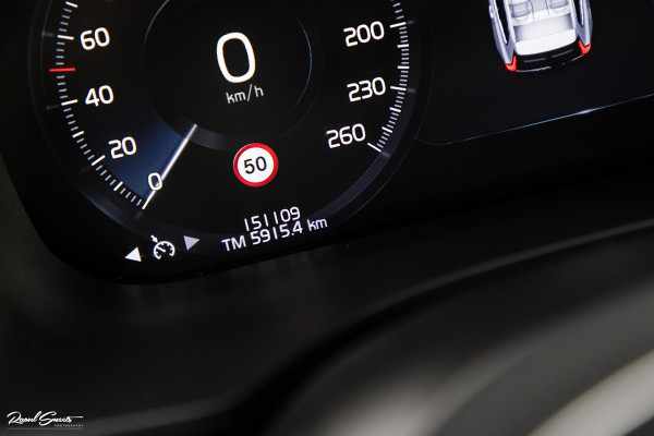 Volvo XC60 2.0 T5 R-Design | Cruise control | Zwenkbare trekhaak | Apple carplay |