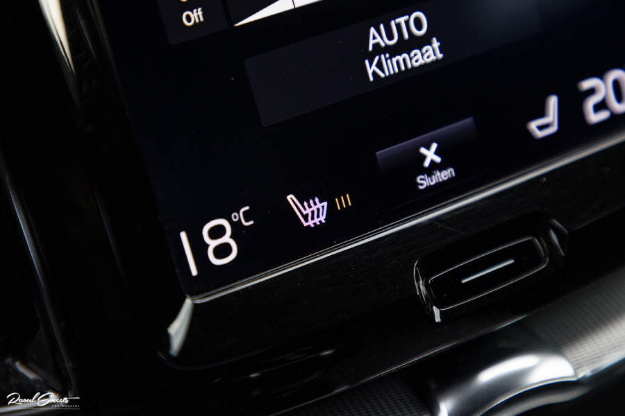 Volvo XC60 2.0 T5 R-Design | Cruise control | Zwenkbare trekhaak | Apple carplay |