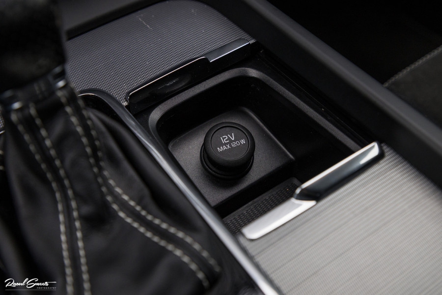 Volvo XC60 2.0 T5 R-Design | Cruise control | Zwenkbare trekhaak | Apple carplay |