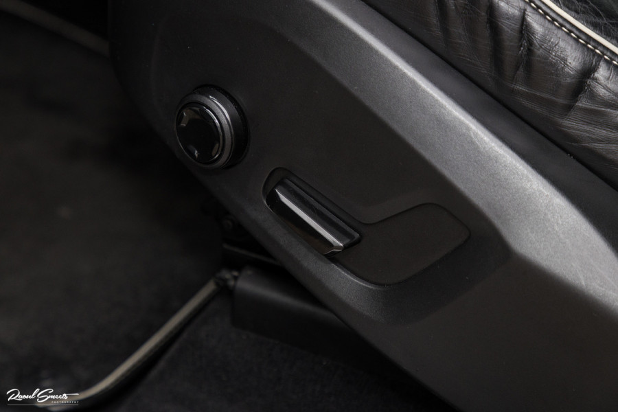 Volvo XC60 2.0 T5 R-Design | Cruise control | Zwenkbare trekhaak | Apple carplay |