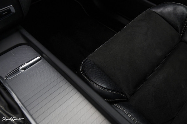 Volvo XC60 2.0 T5 R-Design | Cruise control | Zwenkbare trekhaak | Apple carplay |