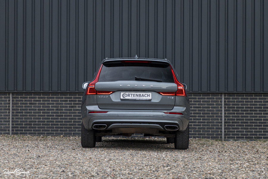 Volvo XC60 2.0 T5 R-Design | Cruise control | Zwenkbare trekhaak | Apple carplay |