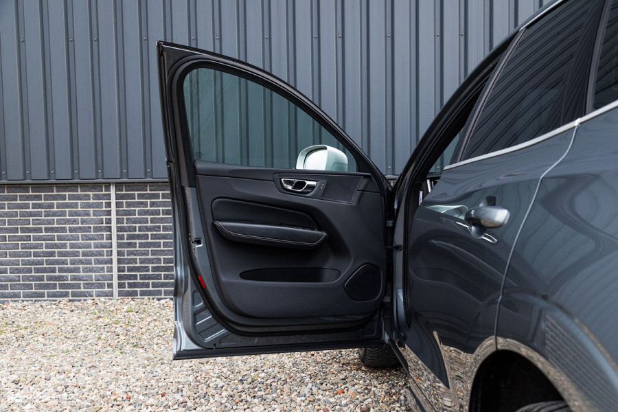 Volvo XC60 2.0 T5 R-Design | Cruise control | Zwenkbare trekhaak | Apple carplay |